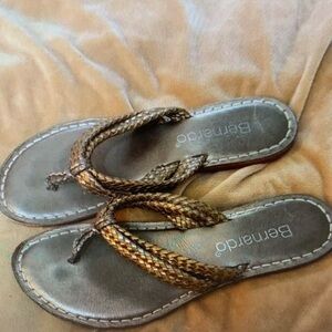Bernardo Miami Metallic Thong Sandals Women’s 8